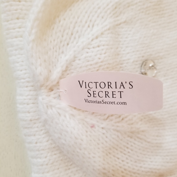VICTORIA'S SECRET  Infinity Scarf and Hat set - Picture 6 of 6